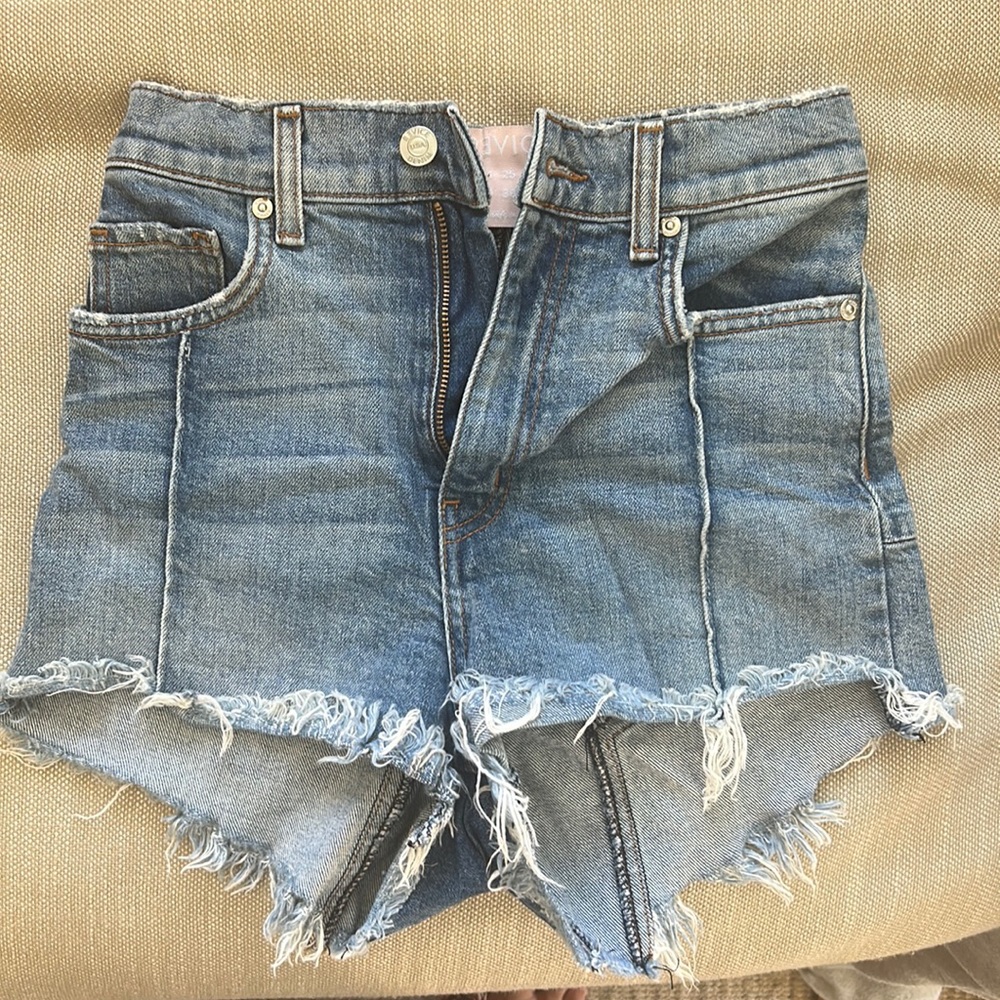 Revice shorts with star design